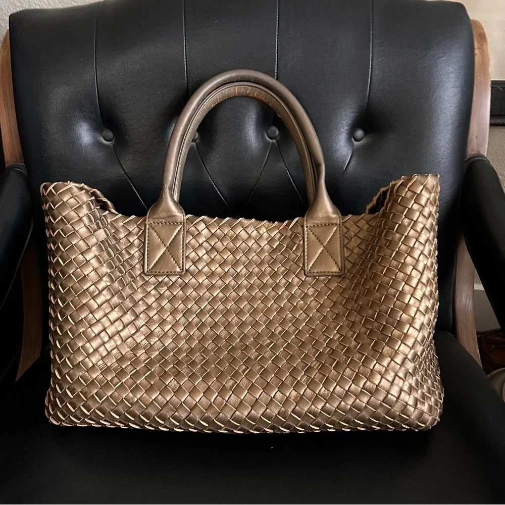 Woven Tote Bag Large Bronze Taupe with Matching Pouch excellent condition - Picture 3 of 9